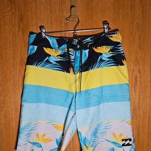 Billabong Board Shorts Men's Size 32 Floral - Tropical Like New 🌴